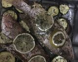 Foto del paso 5 de la receta: Pescado horneado a las finas hierbas