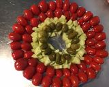 Une image de l'étape 7 de Salade de tomates cerises, concombre,câpres italiennes et basilic en fleur.