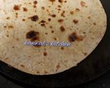 A picture of step 4 of Instant paneer tikka masala roll.
