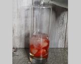 Foto langkah ke 2 dari resep Strawberry Mint Soda.