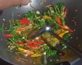 รูปขั้นตอนการทำที่ 1 ของ ปลาทอดผัดขี้เมาเอ็นไก่ (สูตรจำเป็น)