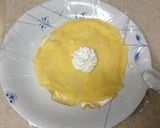 Hình bước làm 5 của món Bánh crepe nhân dâu đơn giản đẹp mắt mừng sinh nhật