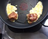 Foto langkah ke 4 dari resep Lobak putih masak Daging ayam cincang Goreng telur.