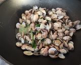 Foto del passaggio 1 della ricetta Gnocchetti alle vongole con pesto di rucola