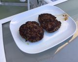 Une image de l'étape 8 de Hamburgers aux tomates séchées,ail mariné et épices italiennes.