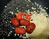Hình bước làm 1 của món Cháo đậu mè đen