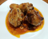 Foto del paso 5 de la receta: Muslo de pollo al ajillo con pasas y pasta de tomate