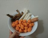 Hình bước làm 1 của món Tokboki - món ăn vặt hấp dẫn