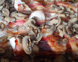 Foto del paso 12 de la receta: Pollo amb berenjena, bacon y patata panadera
