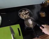 Foto langkah ke 5 dari resep Mie Ayam Jamur Rumahan (step video).