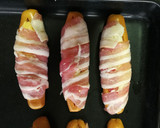 Baconnel és sajttal töltött virsli recept fázis 5 fotója