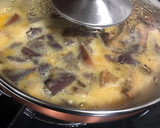 Foto del paso 6 de la receta: Tortilla de setas silvestres y cebolla roja