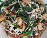 Foto langkah ke 5 dari resep Tumis Toge Kucai Oncom.