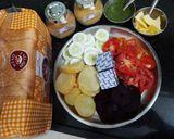વેજ ચીઝ સેન્ડવીચ (Veg Cheese Sandwich Recipe In Gujarati) રેસીપી સ્ટેપ1ફોટો