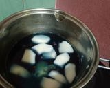 Foto langkah ke 2 dari resep Wedang Teh Telang Buah Pir.