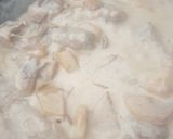 Foto del paso 4 de la receta: Pollo con patatas en salsa de queso