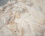 Foto del paso 4 de la receta: Pollo con patatas en salsa de queso