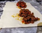 Foto del paso 2 de la receta: PASTELITO De Hojaldre relleno con Carne Molida...!🍘