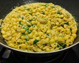 Foto del paso 6 de la receta: Wok de pollo y pasta corta al curry con estragón