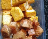 A picture of step 2 of Gado-gado (Indonesian traditional salad with peanut sauce).