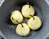 Foto del paso 1 de la receta: 🍐🪻 Peras al almíbar de azafrán + Tarta de peras al azafrán - Dos recetas en una 🪻🍐