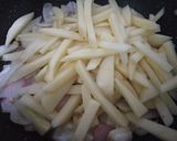 A picture of step 3 of Potato Capsicum fry.