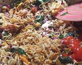 Foto langkah ke 4 dari resep Mie Goreng Bayam Udang Rebon.
