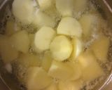 Foto del paso 1 de la receta Crema de patatas y acelgas chips con aceite pimentón paprika