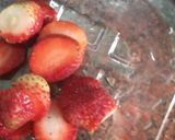 স্ট্রবেরি স্মুদি (Strawberry smoothie recipe in Bengali) রেসিপি ধাপ - 2 ছবি