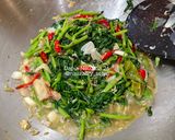 Foto langkah ke 4 dari resep Tumis Kangkung Udang Rebon.