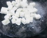 A picture of step 1 of Cheesy bread.