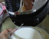 عکس مرحله 2 از دستور کیک وانیلی کرم دار با تزیین یلدایی