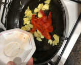 Foto del paso 2 de la receta: Tortilla de corazones de alcachofa y tiras de pimiento asado