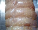 Foto del paso 5 de la receta: Pollo Arrollado, relleno de jamón, queso, morrón y aceitunas