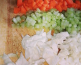 Foto del paso 1 de la receta: Caldo detox de verduras y gallina