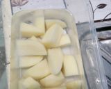 Foto langkah ke 1 dari resep Semur Kentang dan Tempe.