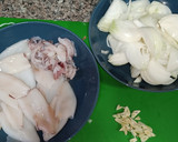 Foto del paso 1 de la receta: Chipirones encebollados al vermut con tomates secos