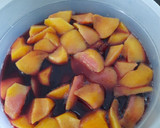 Foto del paso 2 de la receta: Melocotón con vino 🍷 🤤