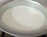 A picture of step 2 of Fruit custard trifal.