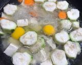 Foto langkah ke 4 dari resep Sop Oyong Bihun Wortel Tahu dan Telur.