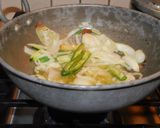 A picture of step 3 of Zucchini noodles with spinach masala curry.