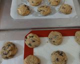Foto langkah ke 6 dari resep Soft Choco Chips Cookies.