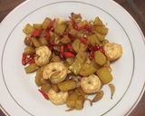 Foto langkah ke 3 dari resep Oseng udang kentang.