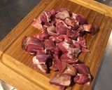 Une image de l'étape 2 de Agneau mariné sauce yaourt, prune, curry, gingembre et coriandre.