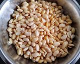 A picture of step 1 of Vaal ni daal / Bitter field beans.