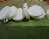 Foto langkah ke 2 dari resep Putih Telur Tepung dan Oseng Wortel.