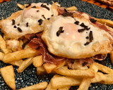 Foto del paso 6 de la receta: Huevos rotos con trufa negra y jamón ibérico