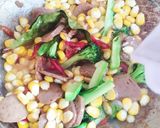 Foto langkah ke 5 dari resep Tumis Jagung Brokoli Bakso.