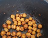 A picture of step 4 of Roasted chickpeas. Airfyer.