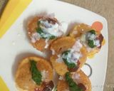 A picture of step 4 of Rava puri chat.